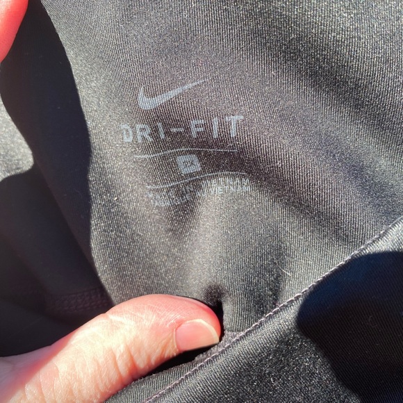 Nike women’s Dri-Fit cropped leggings - Picture 5 of 7